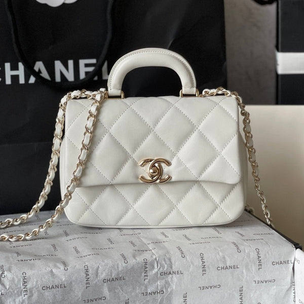 CC 20 TASCHE AUS WEISSEM KALBSLEDER MIT GOLDENEN HARDWARE