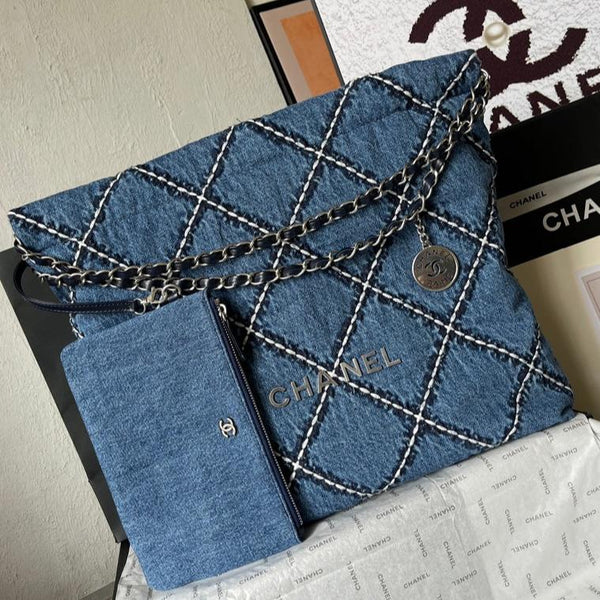 CC GROSSE 42 UMHÄNGETASCHE AUS BLAUEM DENIM MIT KETTE