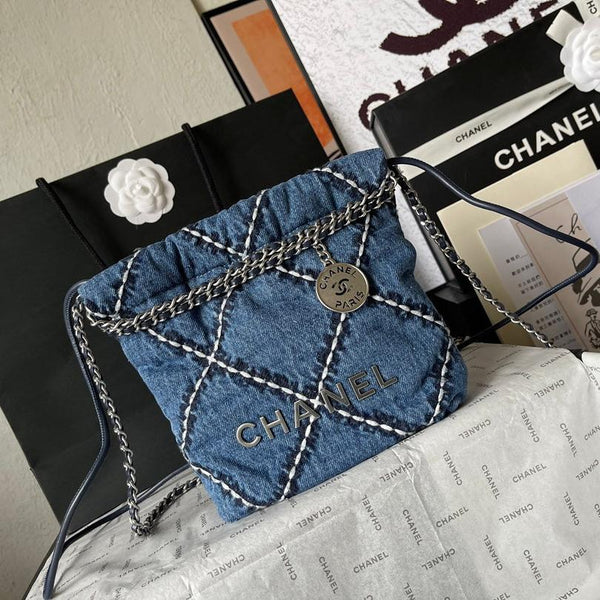 CC MINI 20 UMHÄNGETASCHE AUS BLAUEM DENIM MIT KETTE
