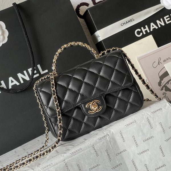 CC MINI 18 FLAP BAG AUS SCHWARZEM LAMMLEDER