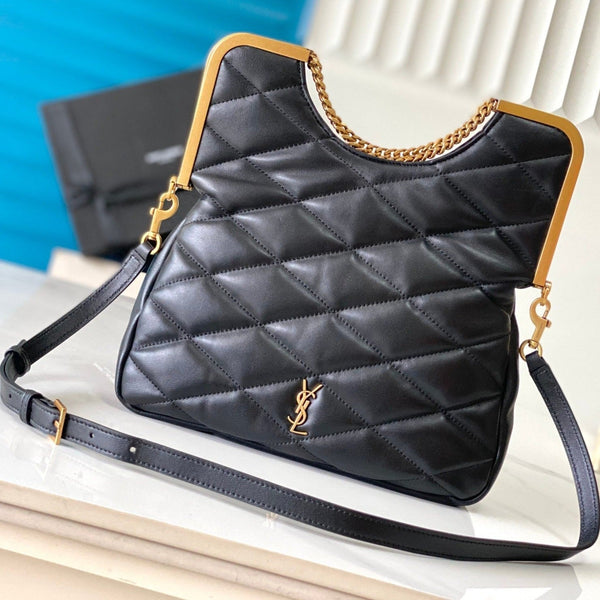 26 SCHWARZE SCHAFFELLTASCHE MIT GOLDENER SCHNALLE