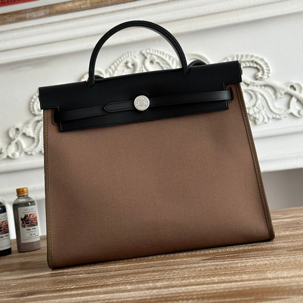 ZIP CABINE 31 TASCHE AUS SCHOKOLADENBRAUNEM CANVAS UND SCHWARZEM KALBSLEDER