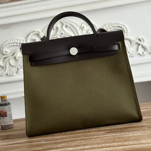 ZIP CABINE 31 TASCHE AUS OLIVGRÜNEM CANVAS UND SCHWARZEM KALBSLEDER