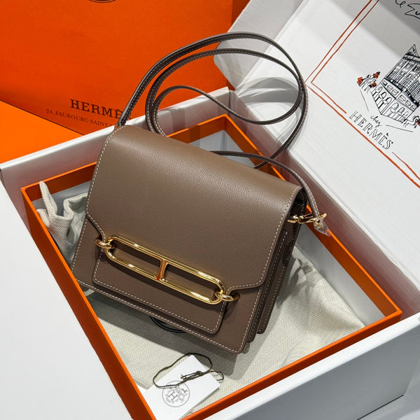HM ROULIS 18 MINI-TASCHE AUS DUNKELBRAUNEM KALBSLEDER MIT GOLDFARBENEN BESCHLÄGEN