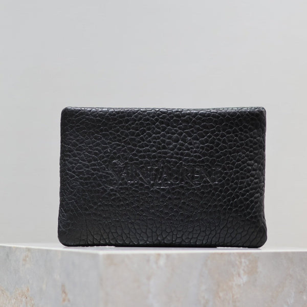 TASCHE MIT ELEFANTENTEXTUR 23 AUS SCHWARZEM LAMMLEDER MIT LOGOPRÄGUNG