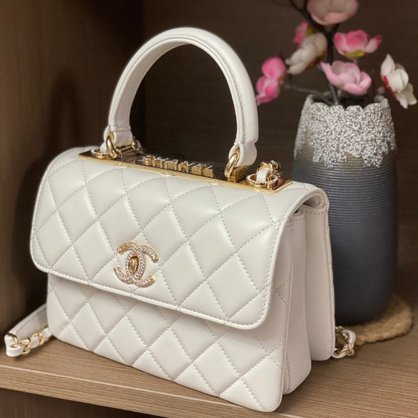 MINI FLAP BAG 19 AUS WEISSEM KALBSLEDER MIT DIAMANTLOGO 