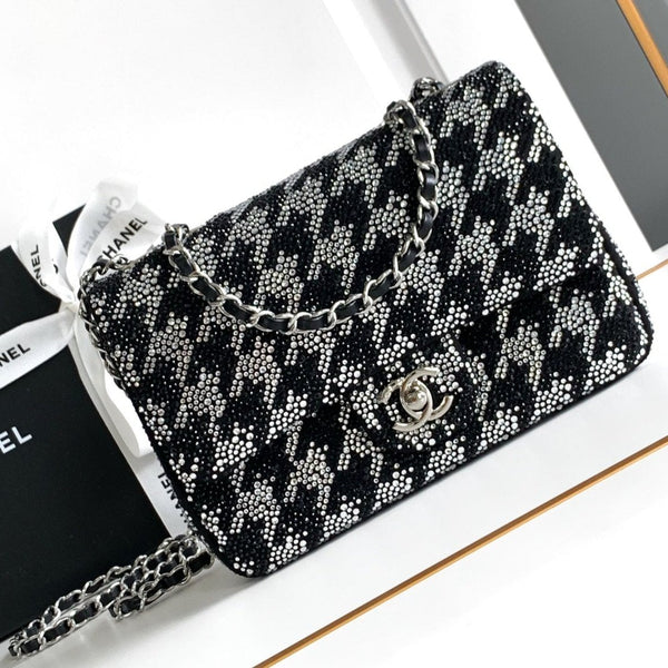 CC 21 ABENDTASCHEN AUS SCHWARZEM MIX-SILBER-KALBSLEDER