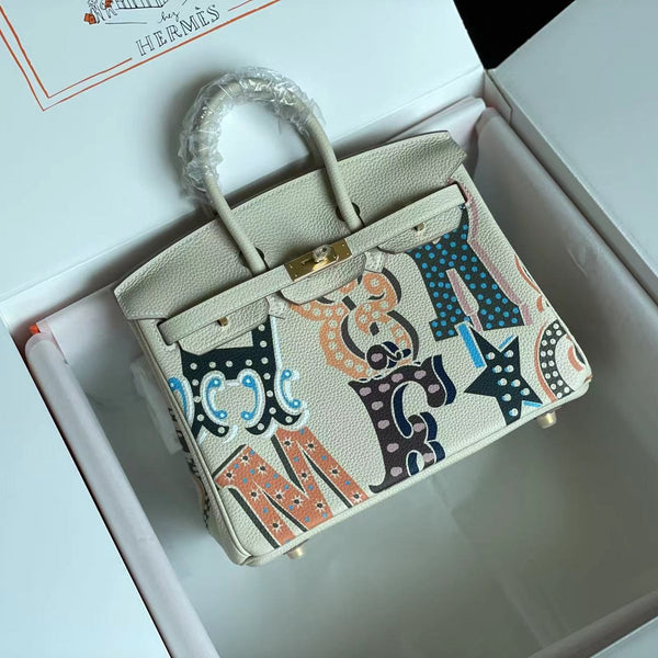 BIRKIN 25 TASCHE AUS WEISS-CREME-KALBSLEDER MIT BUNTEM AUFKLEBER (AUF BESTELLUNG)
