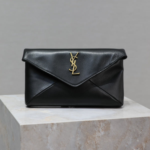 Envelope Clutch 21 aus schwarzem Kalbsleder