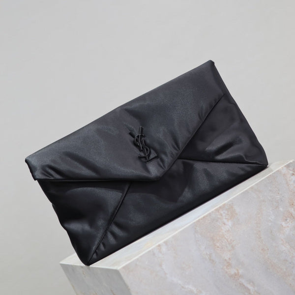 Umschlag-Clutch 29 aus schwarzem Nylon mit schwarzem Logo