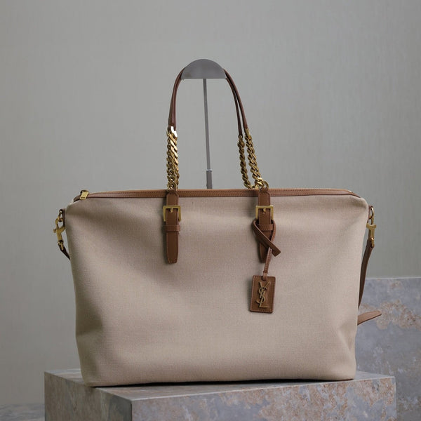 REISETASCHE 48 AUS WEISSEM CANVAS UND BRAUNEM LEDERBESATZ, GOLDBESCHLÄGE