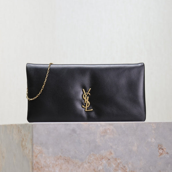 CALYPSO POUCH 24 AUS SCHWARZEM LAMMLEDER MIT GOLDLOGO