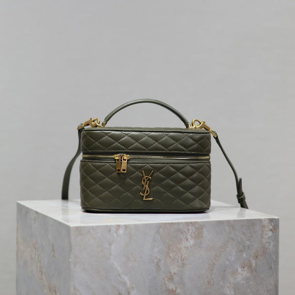 GABY MINI VANITY BAG 18 AUS ARMEEGRÜNEM LAMMLEDER