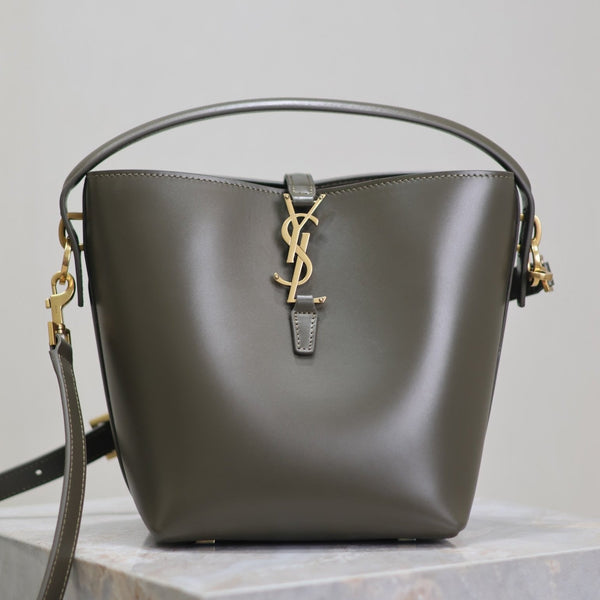 LE 37 KLEINE BEUTELTASCHE 20 AUS KHAKIGRÜNEM KALBSLEDER MIT GOLDENEN HARDWARE