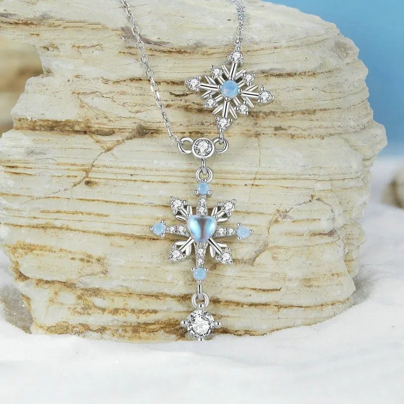 ˇStella JewelryˇSnowflake Pendant Necklace Heart-shaped Moonstone Starburst Neck Chain