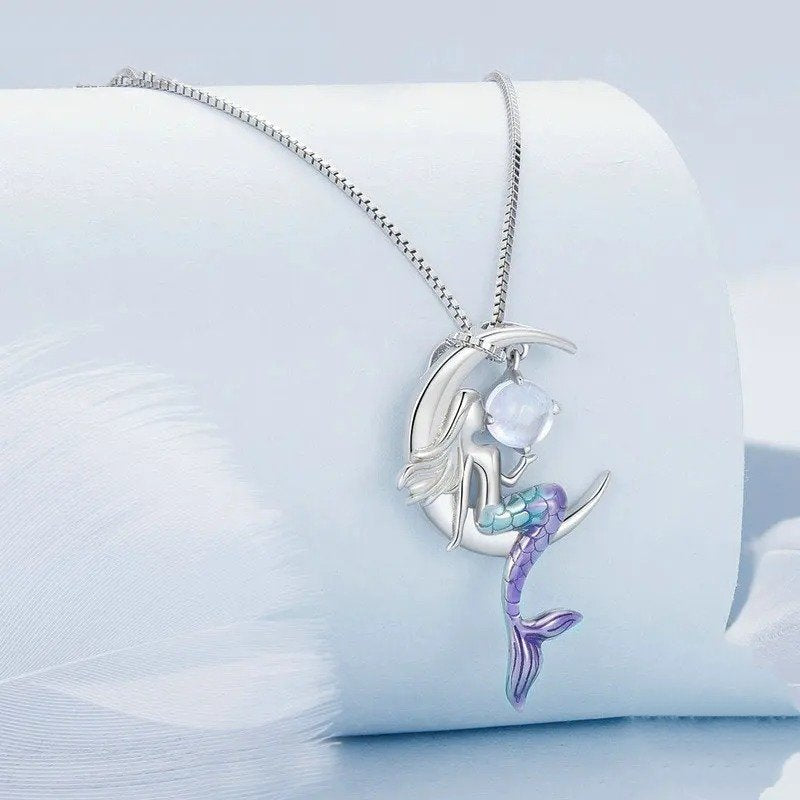 ˇStella JewelryˇMermaid Pendant Necklace Moon Neck Chain