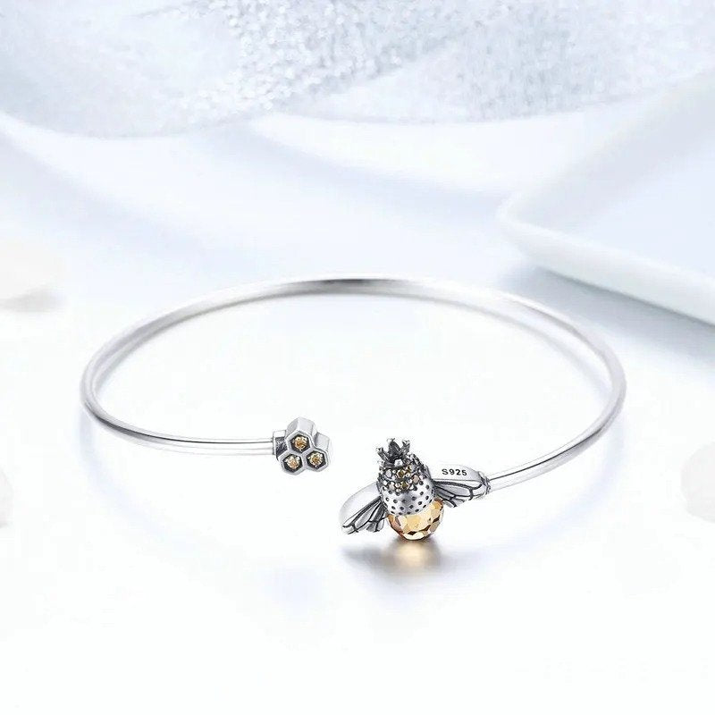 ˇStella JewelryˇCrystal Yellow Bee Bangle Silver Cute Insect Bracelets for Women