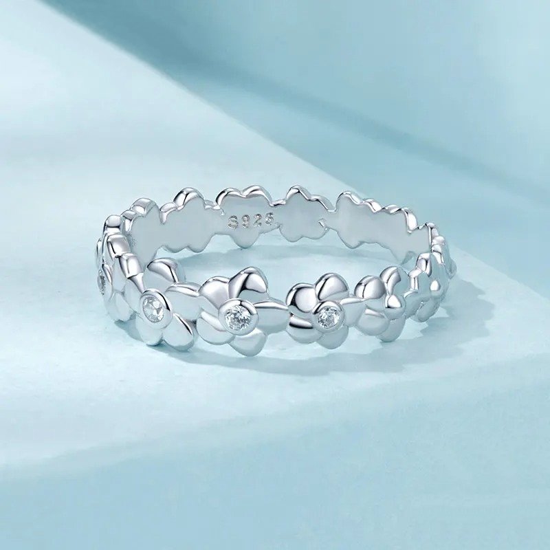 ˇStella JewelryˇFlower Ring Paved with Cubic Zirconia Statement Band Ring