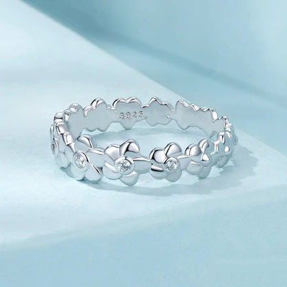 ˇStella JewelryˇFlower Ring Paved with Cubic Zirconia Statement Band Ring