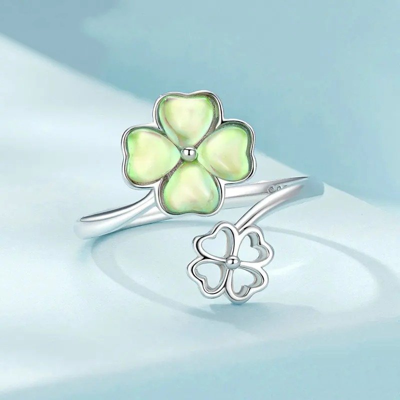 ˇStella JewelryˇWhite Gold Plated Lucky Four-Leaf Clover Ring