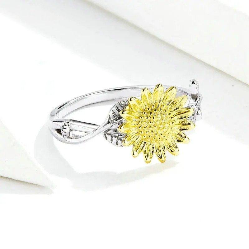 ˇStella JewelryˇSunflower Finger Rings for Women Wedding Band Engagement Statement