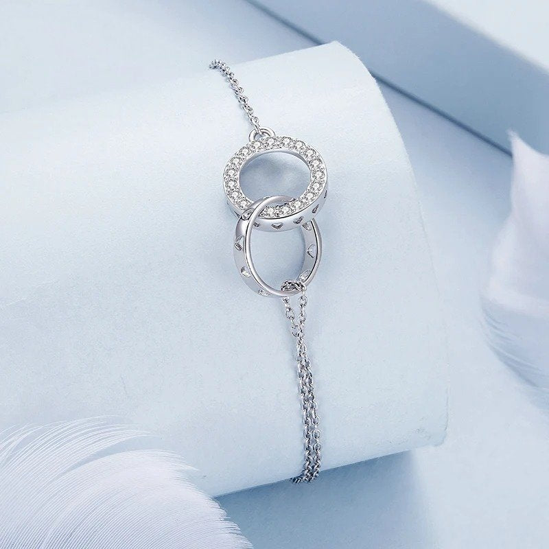 ˇStella JewelryˇSilver Double Circle Bracelet Eternity Adjustable Chain Link Platinum Plated